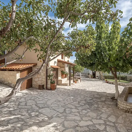 Earino Apartment Kato Asites Exterior photo