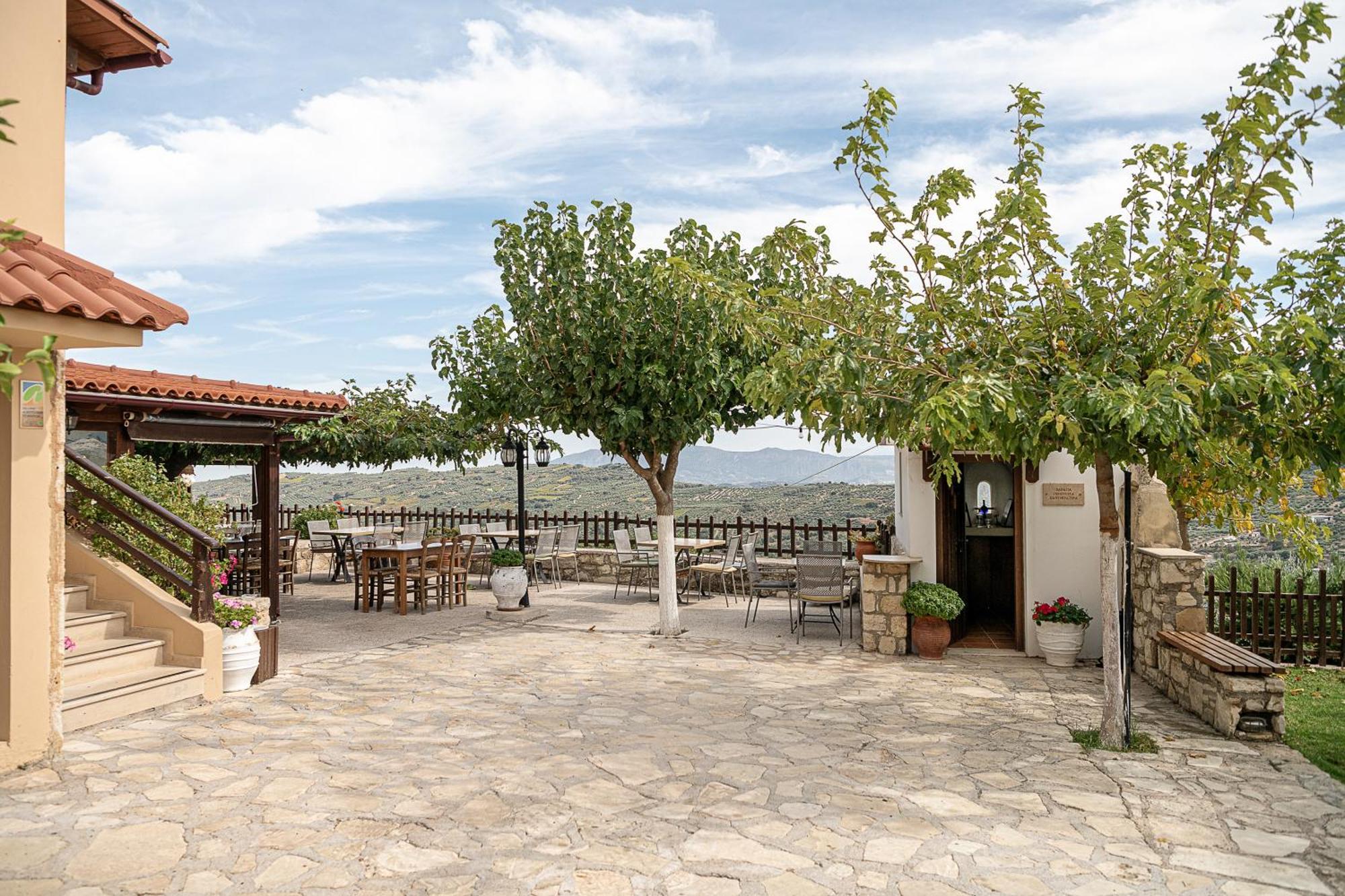 Apartment Earino Kato Asites
