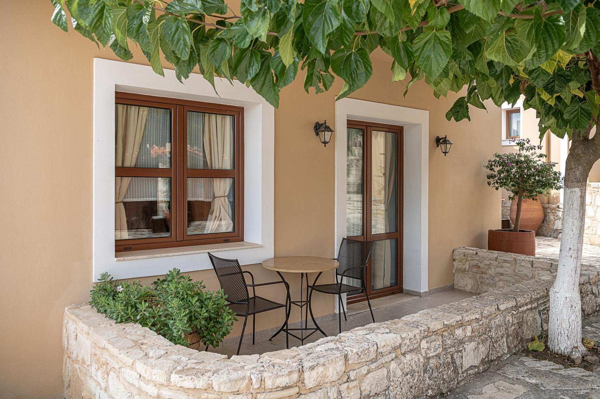 Apartment Earino Kato Asites