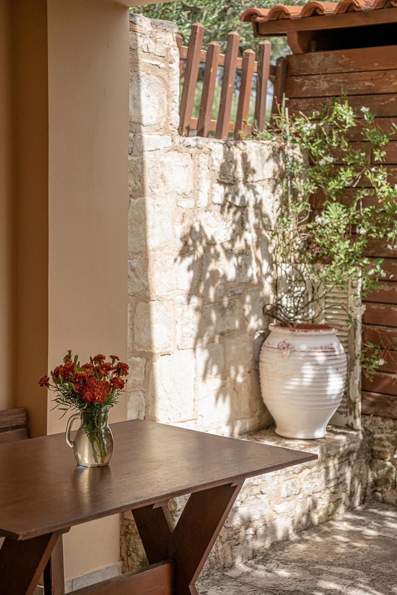 Earino Apartment Kato Asites