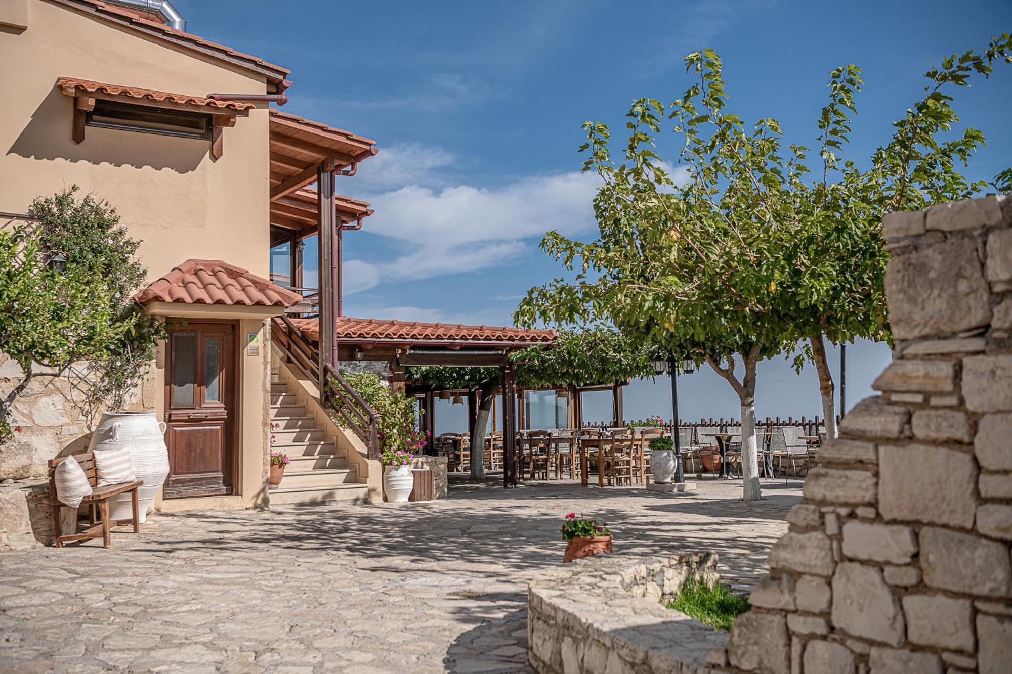 Earino Apartment Kato Asites